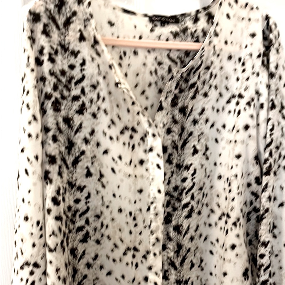 Violet & Claire Black and Cream Buttoned Mandarin Collar Blouse